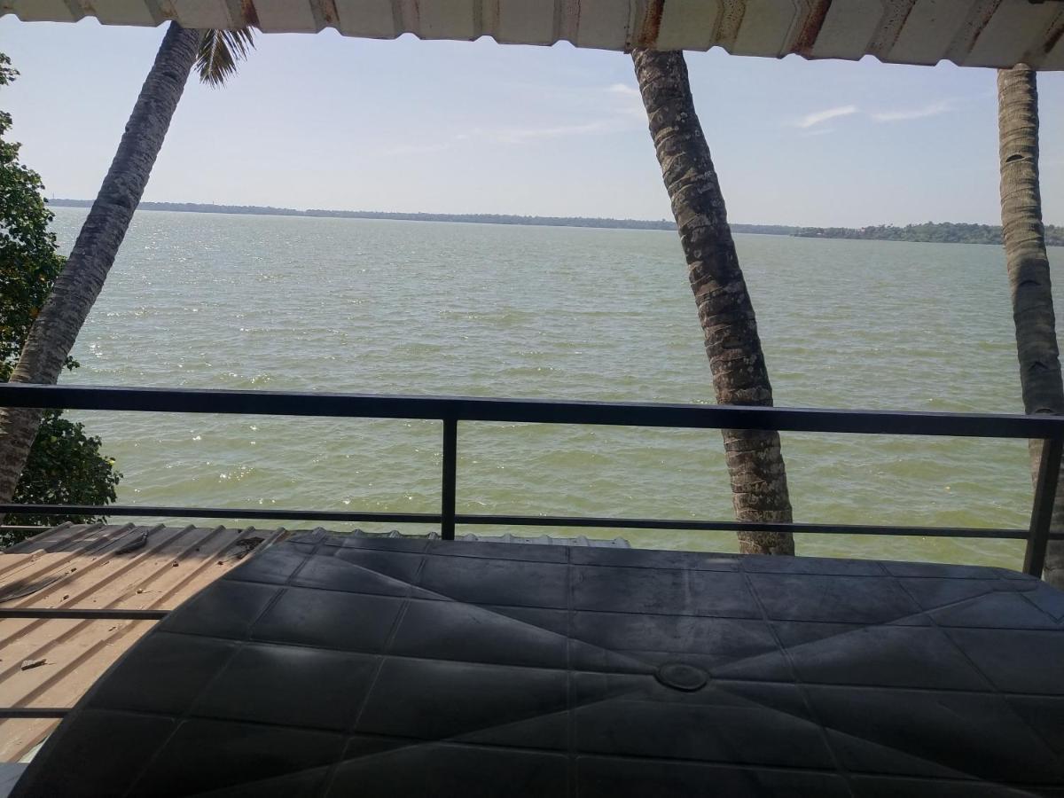 Santa Maria Hostel Munroe Island Mundrothuruth Zewnętrze zdjęcie