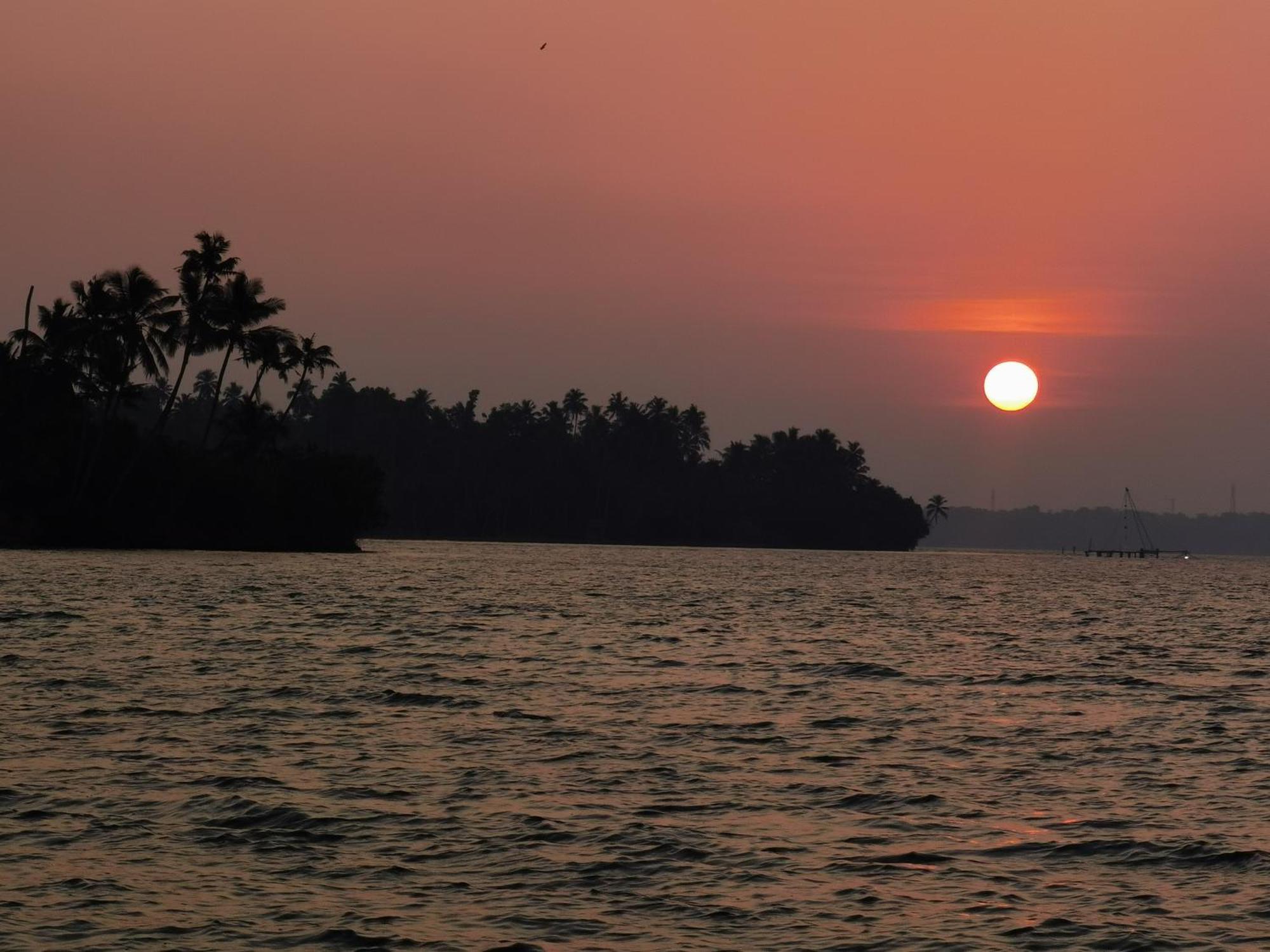 Santa Maria Hostel Munroe Island Mundrothuruth Zewnętrze zdjęcie